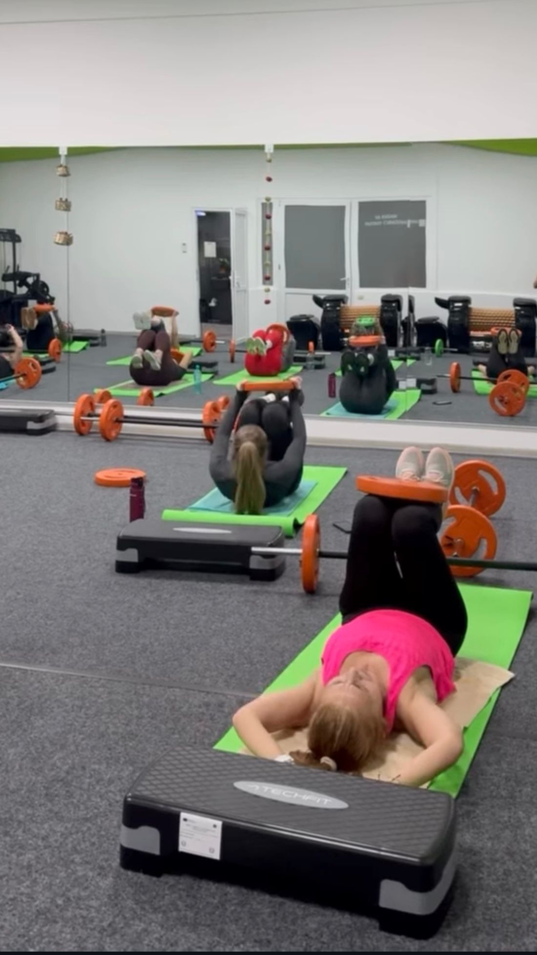 Clasă de aerobic în desfășurare